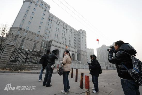 臧天朔案今日将宣判 押解车已抵达法院【图】