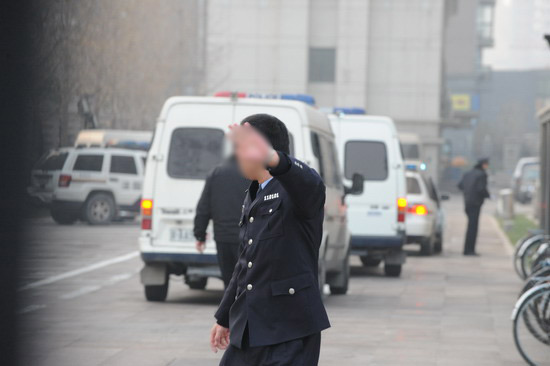 臧天朔案今日将宣判 押解车已抵达法院【图】