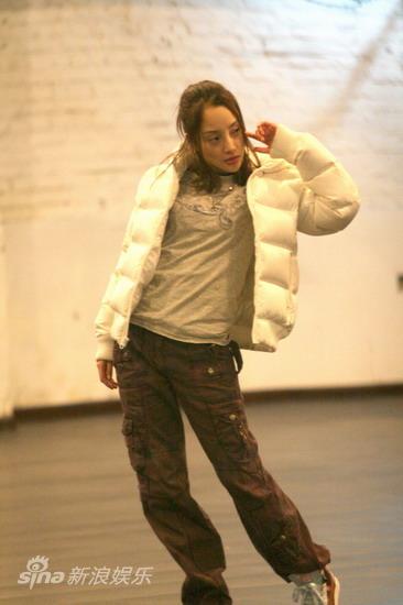 李小璐练舞不见绯闻男友韩庚