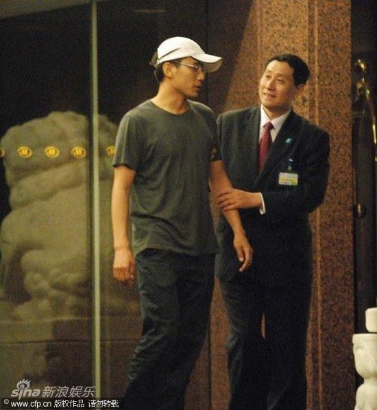 图文:刘烨当街揍老外-酒店经理劝住刘烨