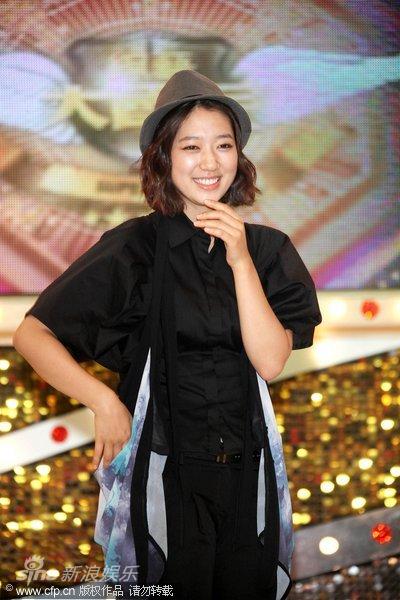 图文：朴信惠录吴宗宪节目--朴信惠笑得动人