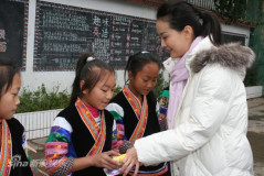 王艳走进希望小学爱心大使志愿行贵州(组图)