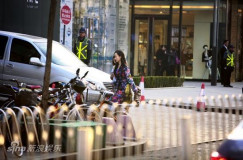 组图：霍思燕潮爆装扮出街艳丽色彩提前迎春