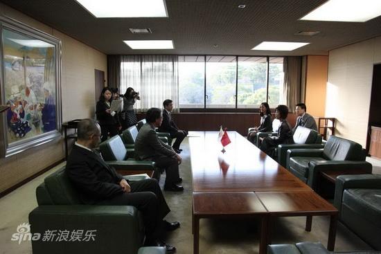 与市长会谈
