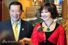 刘晓庆亮相纽约引骚动神探李昌钰自称铁粉(图)