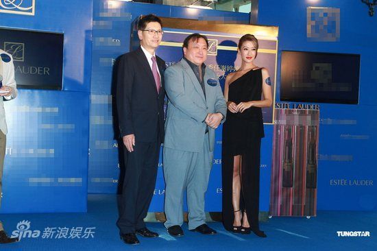 王晶上台合影
