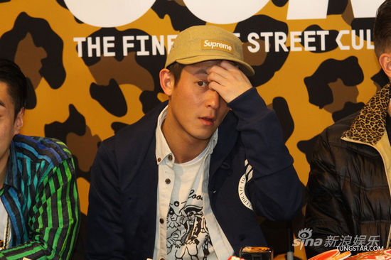 图文:陈冠希上海签书-陈冠希将发新专辑