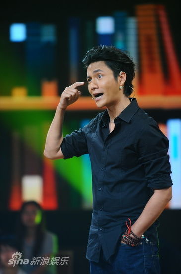 图文:陈坤任《开讲啦》嘉宾-陈坤现场讲述成长