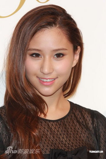 图文:范冰冰等亮相酒会- 何超莲 可爱娇俏-娱乐新