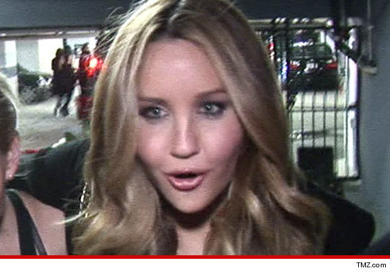 阿曼达-贝尼斯肇事逃逸 频出事故(图)