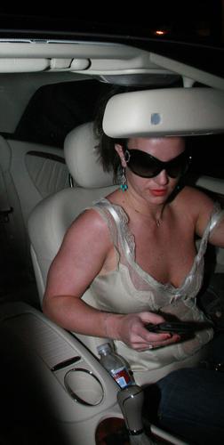 布兰妮肩带下滑风骚爆乳 透视装卖弄性感【图】