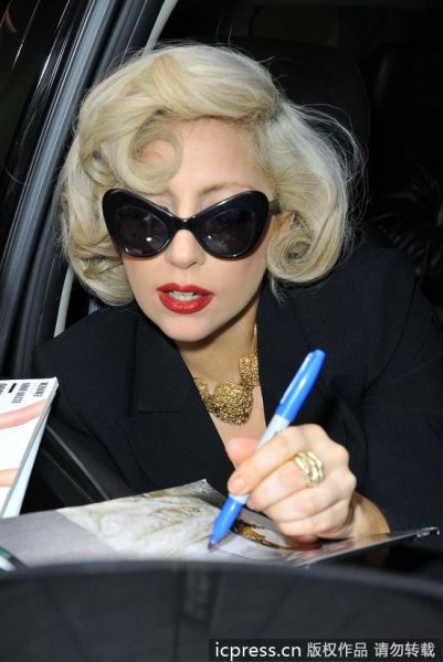 Lady GagaΪ˿ǩ