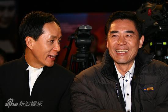 冯远征和陈宝国台下谈笑2015台湾偶像剧哥们爱上图片
