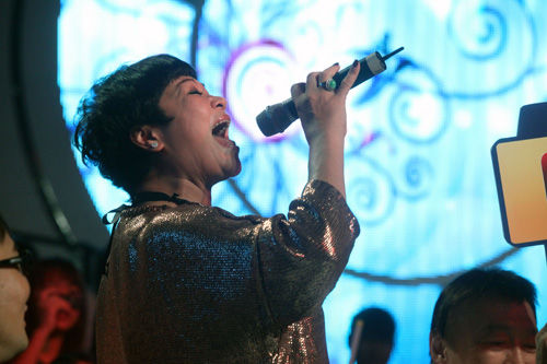 《麦王争霸》八强赛状况多 肥妈疑遭提前解约