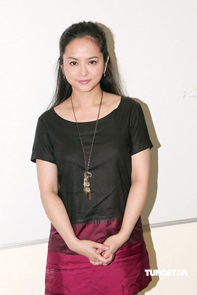 曾志伟上节目搞怪耍宝 叶蕴仪恬静妩媚(组图)