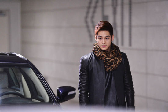 韩剧《那年冬天》曝金泛帅气剧照(组图)