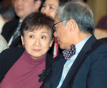 曾江携妻甘当“绿叶”