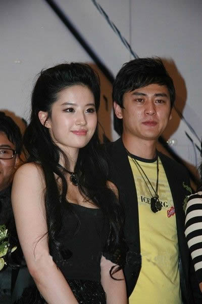 刘亦菲有望演《敌营3》 与 王鹏凯 谱父女情_