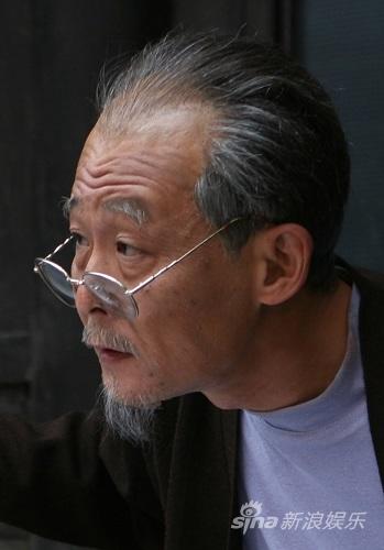 《鸽子哨》唐老头的扮相惟妙惟肖