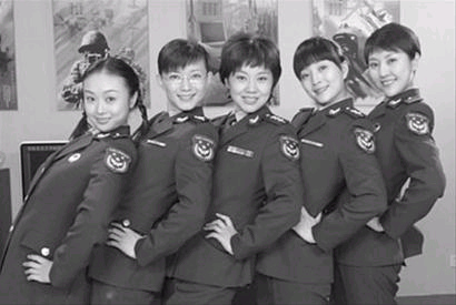 春晚三审闫妮<em>恶搞快女</em> 小品说唱混搭出笑果_