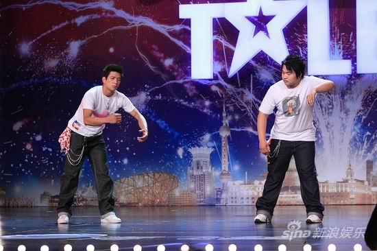 达人秀D舞代:创意机械舞致评委观众大分歧