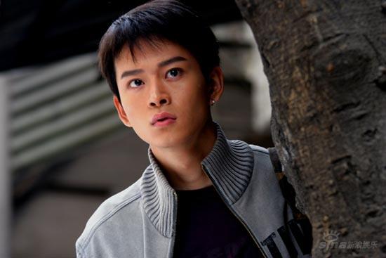 黄明《游戏之王》变硬汉走出岩男郎光环(图)