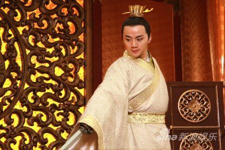 余少群饰演青年李治
