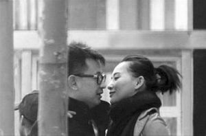 黄海波被拍与莫小奇街头拥吻