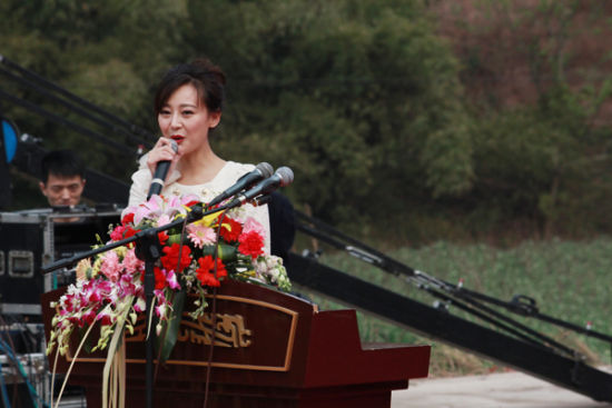 万妮恩新剧将演村姑