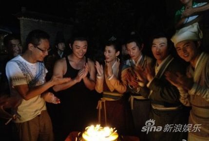 樊少皇《新白发魔女传》片场庆生(图)_影音娱乐_新浪网
