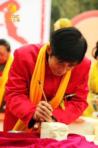 原中国司马迁书画院院长文则天为“长安红”福印上 ...