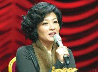 李咏不允许哈文有男闺蜜 被嘲讽保守老化