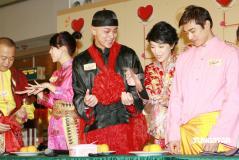组图：欧阳震华新剧玩夫妻游戏黄浩然光头亮相