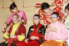 组图：欧阳震华新剧玩夫妻游戏黄浩然光头亮相
