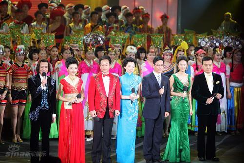 图文：春晚第五次彩排--李咏周涛朱军董卿白岩松