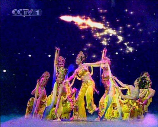 图文:2008央视春晚--《飞天》亮相晚会舞台