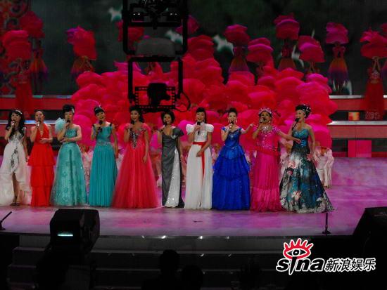 图文：09年央视春节晚会--《东方之珠》等组歌