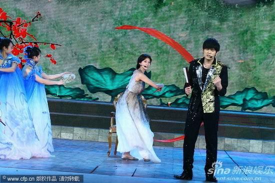 春晚彩排周董秀《兰亭序》 林志玲大变活人(图)图片