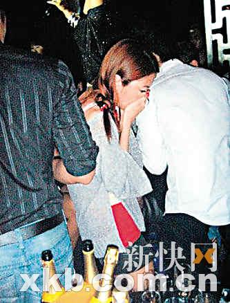 房祖名派对偷欢女友当众饮泣_影音娱乐_新浪