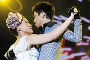 张敬轩演唱会自爆情伤