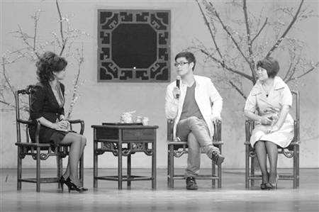 不改吊儿郎当的习性,对一向以庄重示人的知名主持人赵丹军出言不逊,竟