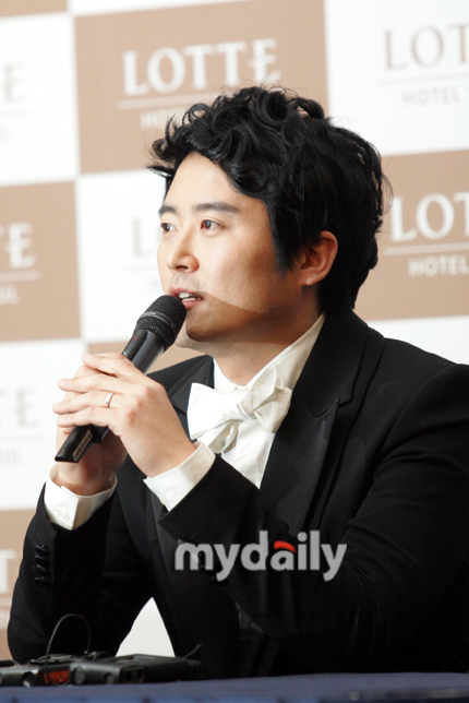 韩国演员林浩19日下午在首尔某酒店举行新闻
