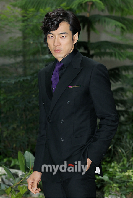 宋日国等参加《被称为神的男子》公开拍摄