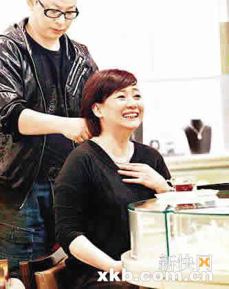 娥姐办嫁妆 收鹅戒双眼放光_影音娱乐_新浪网