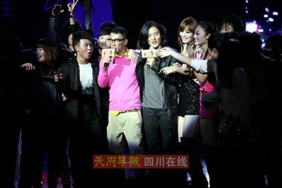 新婚陈小春 娶了老婆也不忘兄弟情深_影音娱乐_新浪网