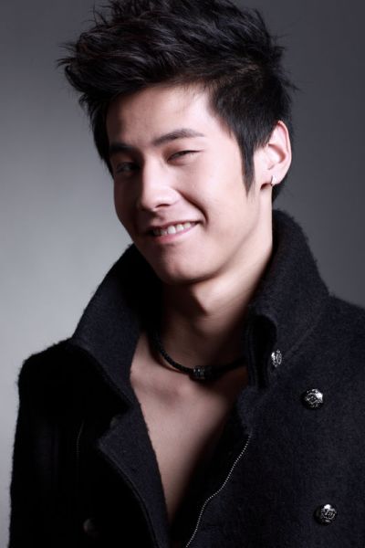 泳坛黄晓明马骙歌坛开唱 自嘲成名趁少年