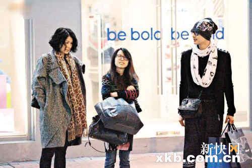 胡杏儿黄宗泽闹市拍拖被疑故意曝光恋情