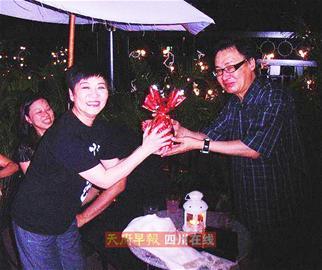 ����������������װ�����㶯�ݵ�̨�峪Ƭ