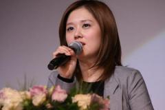 组图：张娜拉出席新碟记者会迷你短裙尽显柔美