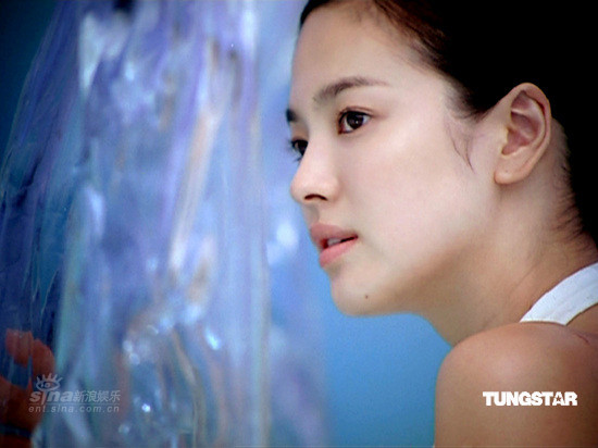 图文:宋慧乔最新广告曝光--雪肤完美